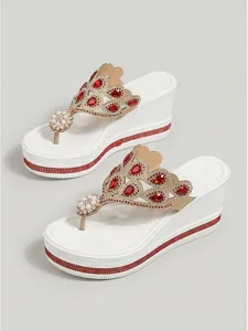 sandales-compensees-blanches-a-plateform-rouge-7