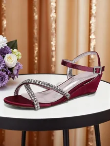 sandales-compensees-bleues-a-strass-pour-vin-10