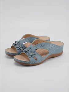 sandales-compensees-elegantes-a-decoupes-bleu-8