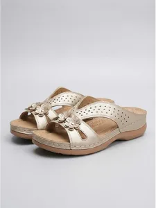 sandales-compensees-elegantes-a-decoupes-doree-2