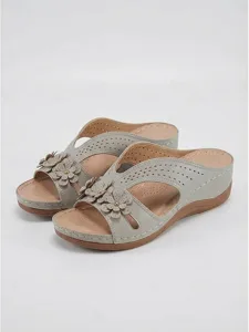 sandales-compensees-elegantes-a-decoupes-gris-11