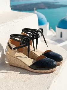 sandales-compensees-noires-classiques-a-default-4