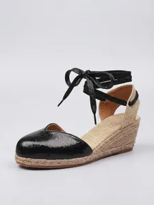 sandales-compensees-noires-classiques-a-default-5