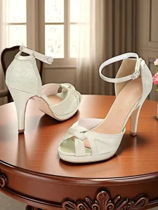 sandales-elegantes-a-talons-hauts-et-bou-champagne-18