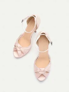 sandales-elegantes-a-talons-hauts-et-bou-default-12
