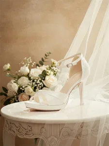 sandales-elegantes-a-talons-hauts-et-bou-default-4