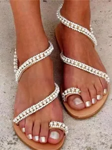 sandales-plates-a-lanieres-ornees-de-per-brun-claire-1
