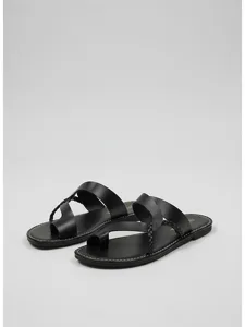 sandales-plates-pour-femme-en-similicuir-noir-10