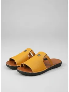 sandales-plates-vertes-decontractees-pou-jaune-18