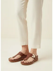 sandales-tongs-en-similicuir-marron-pour-default-6