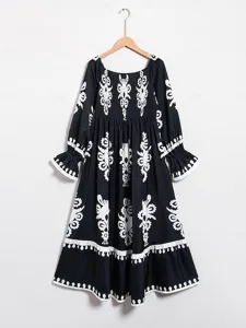 schulterfreies-midikleid-mit-geometrisch-default-7