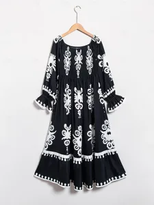 schulterfreies-midikleid-mit-geometrisch-default-8
