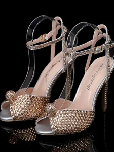 talons-aiguilles-ornes-de-perles-pour-fe-champagne-12