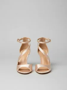 talons-hauts-de-mariage-elegants-en-sati-default-2