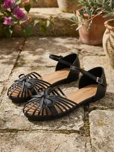women-s-black-strappy-flat-sandals-chic-default-2