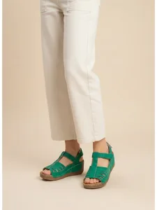 women-s-green-strappy-sandals-with-hook-default-5