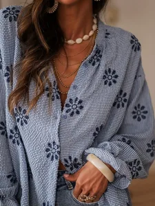 bestickte-damenbluse-textur-floral-14638952-default-3